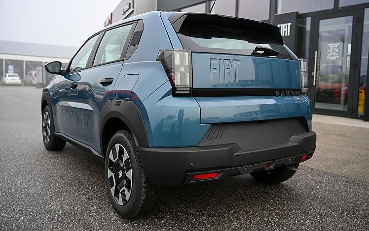 Zunanja slika - Fiat Grande Panda - 1.2 T-Gen3 110 AT6 Icon + ZIMSKE GUME - 4