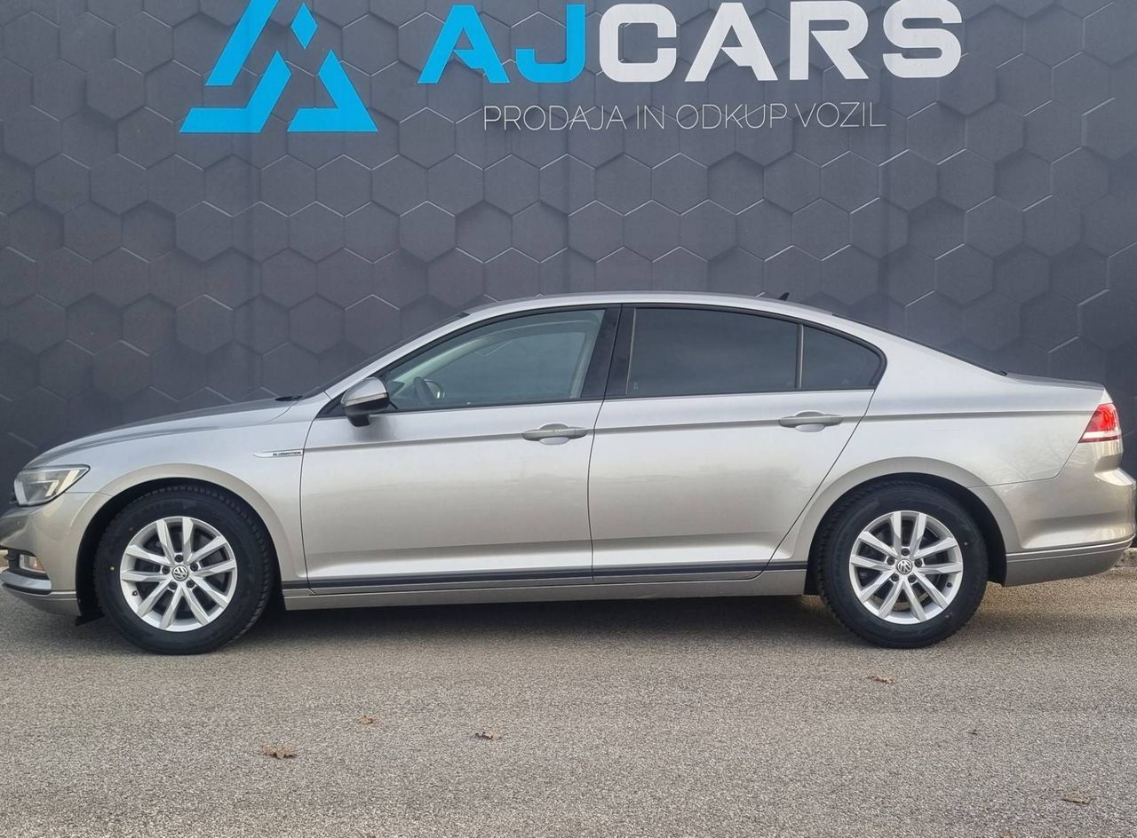 Zunanja slika - VW Passat - 1.6 TDI BMT Comfortline-2XPDC-Navi-Temp-Alu - 4