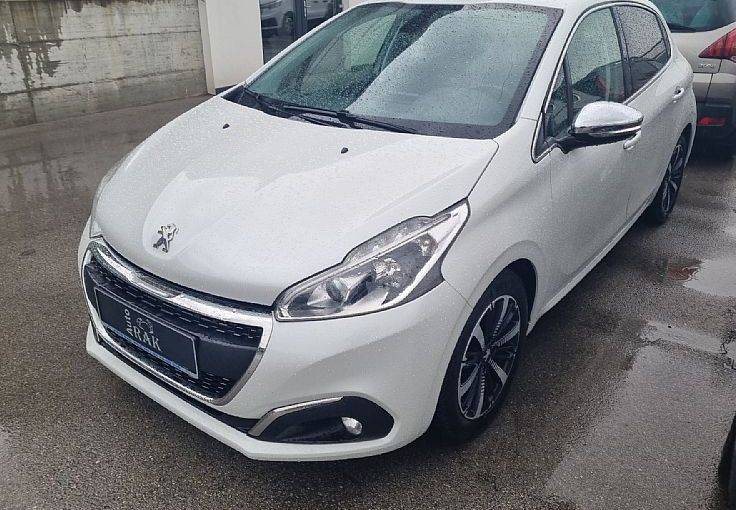 Zunanja slika - Peugeot 208 - 1.2 PureTech 83 S S Allure  67674KM.SERVISNA - 4