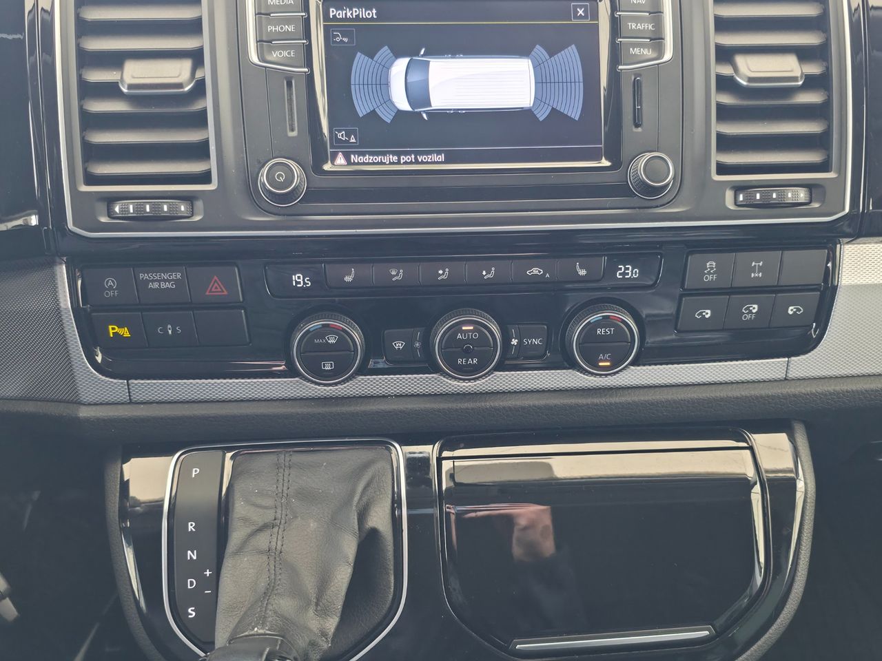 Zunanja slika - VW Multivan - T6 2.0 TDI Highline 4Motion - 8