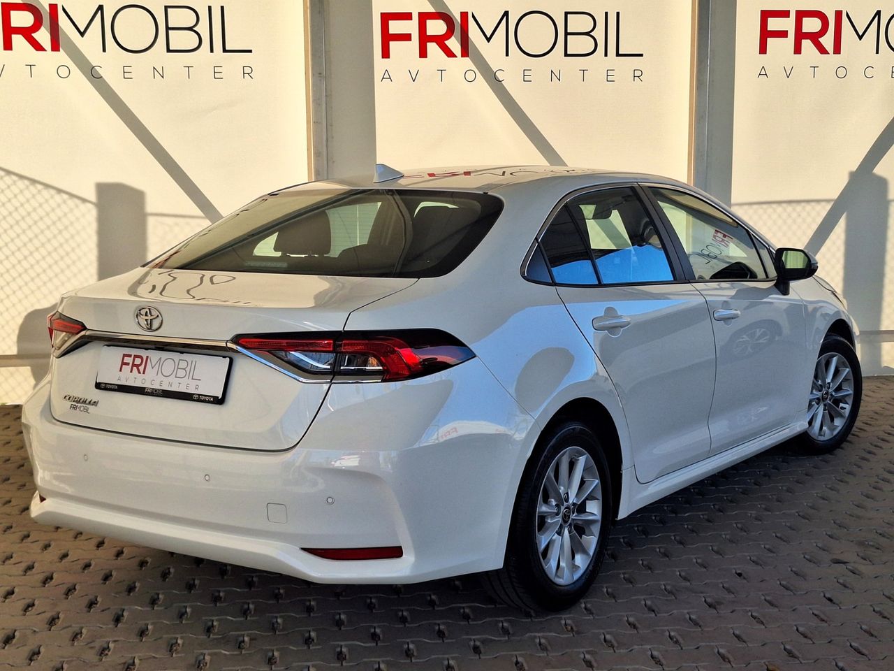 Zunanja slika - Toyota Corolla - 1.5 bencin Luna Park - 5