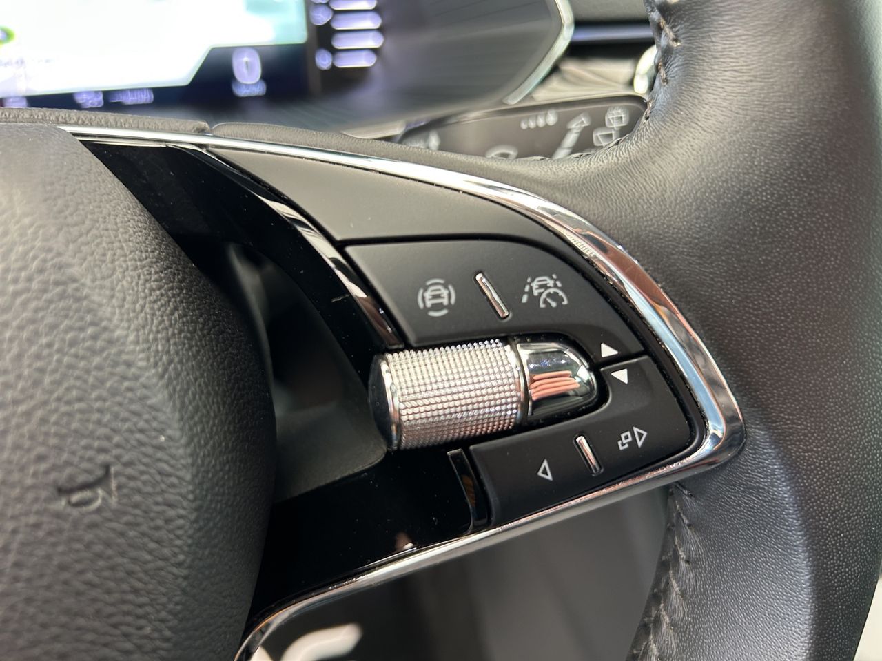 Zunanja slika - Škoda Superb - Combi 4x4 2,0 TDI DSG - 16