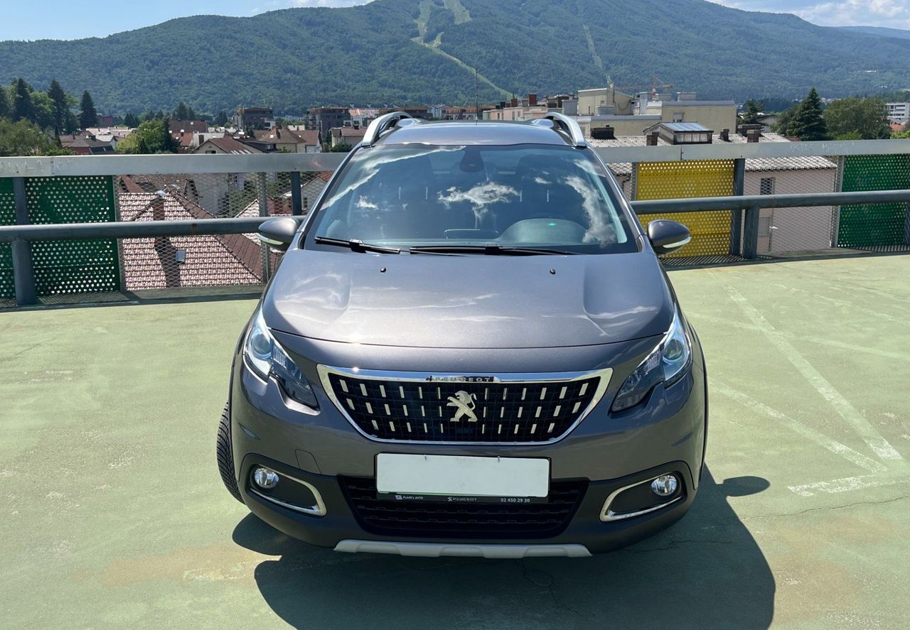 Zunanja slika - Peugeot 2008 - 1.2 PureTech 130Allure XEN.NAVI.PDC SAMO 69.000KM - 2