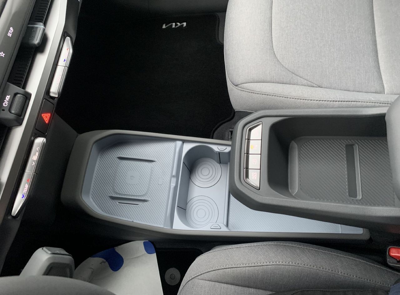 Zunanja slika - KIA EV3 - 58.3 kWh baterija. 150 kW  204 KM  Air - 12