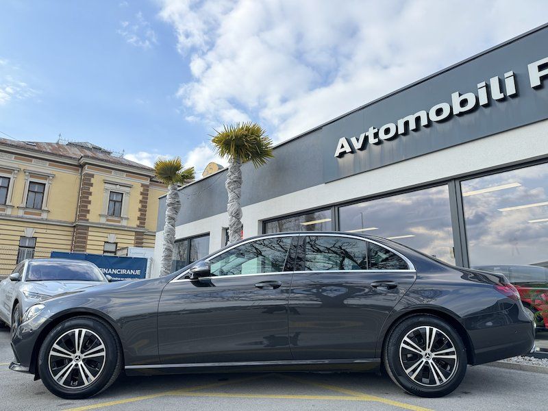 Zunanja slika - Mercedes-Benz E-Razred - E 220 d •VIRTUAL•DAB•TEMP•LIVE TRAFFIC - 4