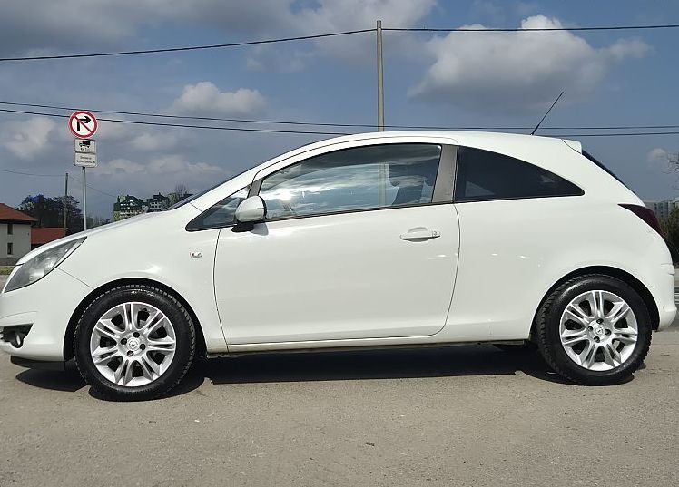 Zunanja slika - Opel Corsa - 1.4 16V BLACK   WHITE °ALU 16 °AVT. KLIMA °ODLIČNA - 6