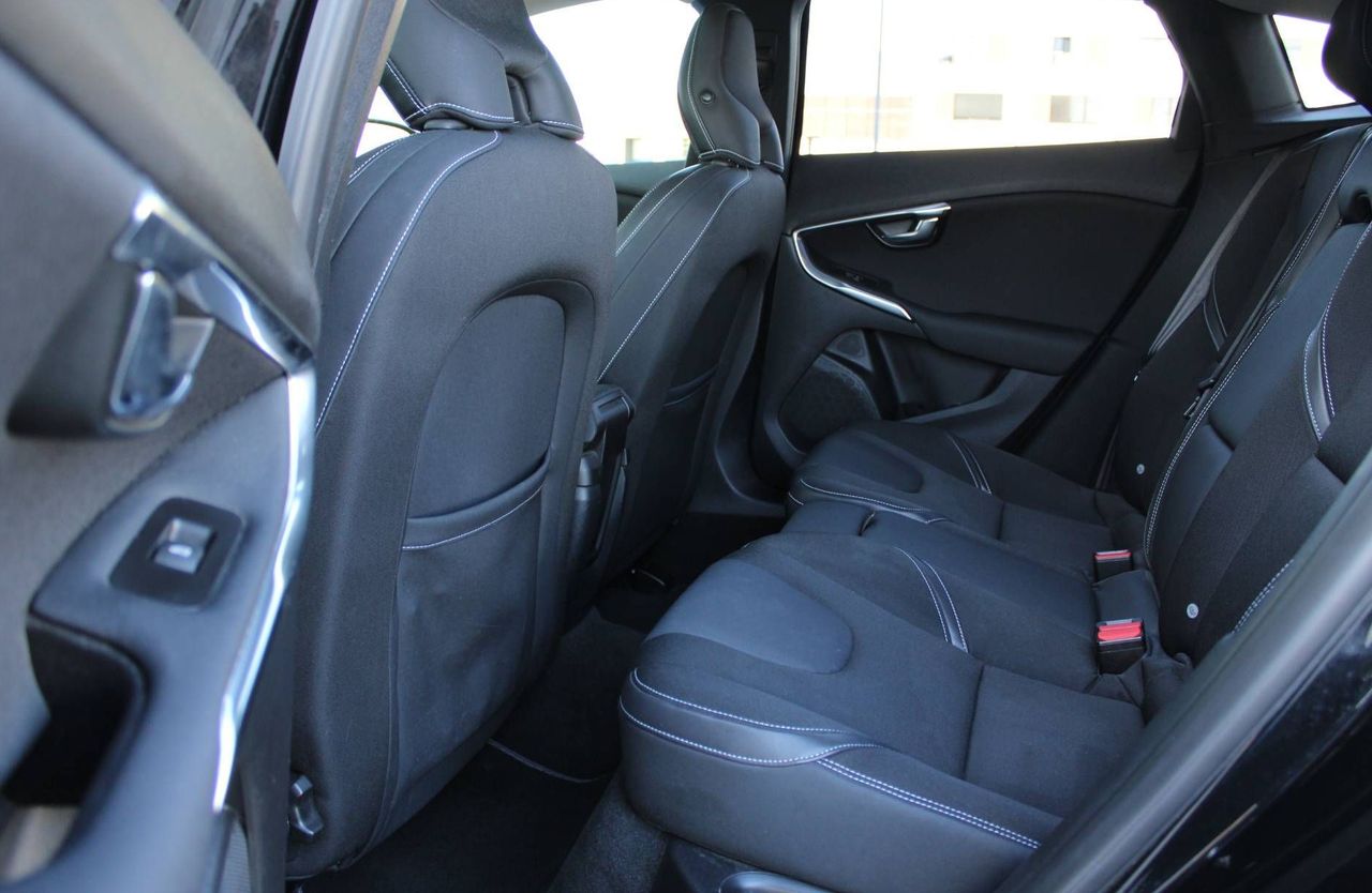 Zunanja slika - Volvo V40 - D2 Momentum PANO KAMERA NAVI PDC AVTO.KLIMA... - 7