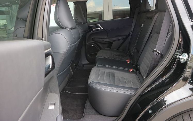 Zunanja slika - Mitsubishi Outlander - 2.4 PHEV Intense Auto 4WD - 10