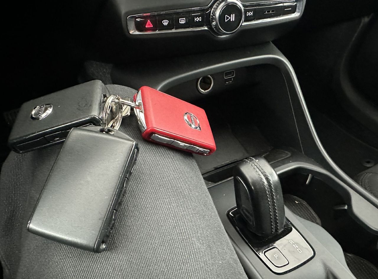 Zunanja slika - Volvo XC40 - D3 A AWD Momentum KAMERA.NAVI.ALU.4X4.TOP - 6