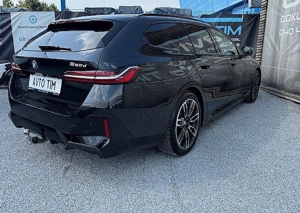 Zunanja slika - BMW serija 5 Touring: - 520d M-SPORT HEAD-UP ACC LED HARMAN 360 Vl. Klj - 4