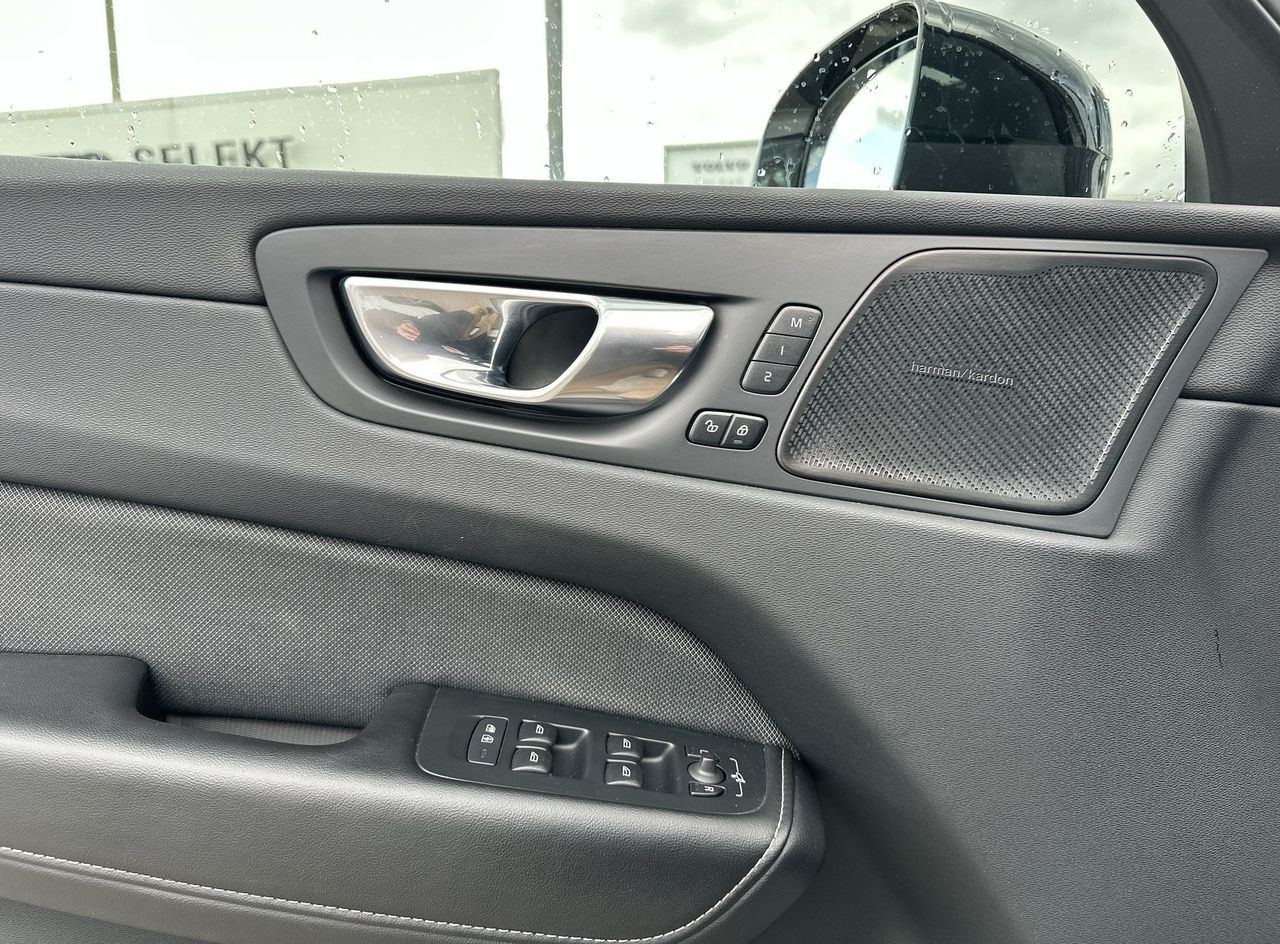 Zunanja slika - Volvo XC60 - B5 D Ultimate Dark AT AWD - 16