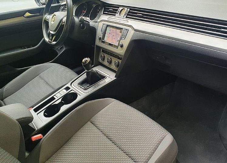 Zunanja slika - VW Passat - 1.6 TDI 120ks °NAVIGACIJA° °2x PDC° °TEMPOMAT° - 9