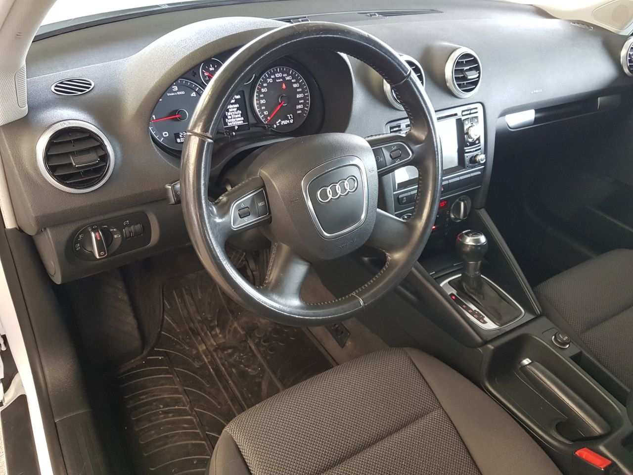 Zunanja slika - Audi A3 - 1,6 TDI AUT. - 11