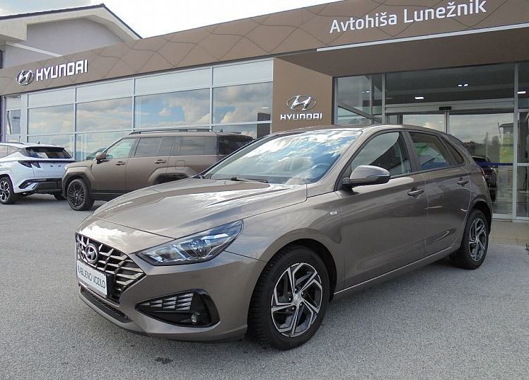 Zunanja slika - Hyundai i30 - 1.5 T-GDI 140 MHEV STYLE°1.LASTNIK°SLO° - 1