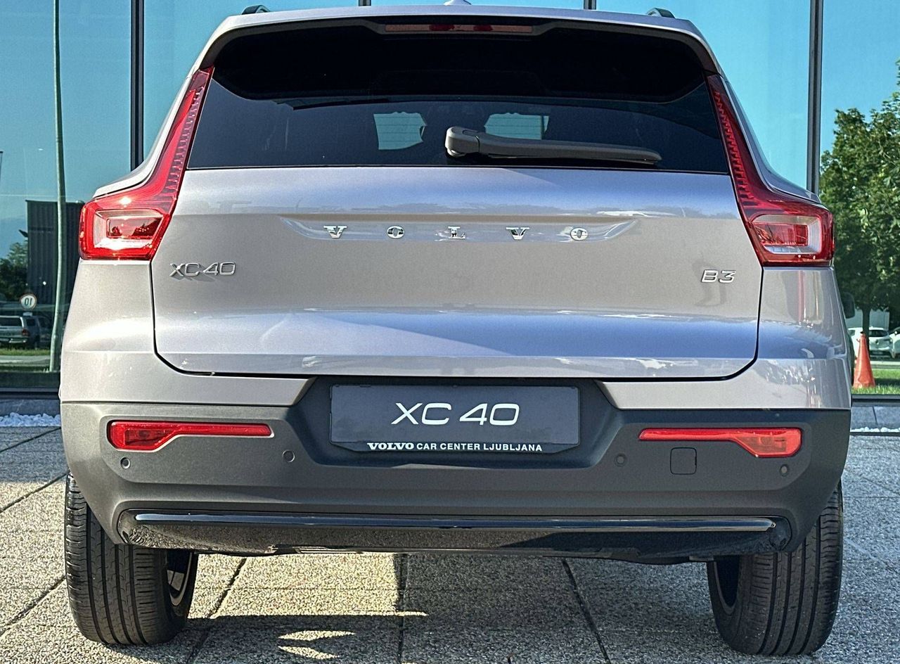 Zunanja slika - Volvo XC40 - B3 P Plus Dark AT DCT 3 leta garancije + 3 servisi - 6