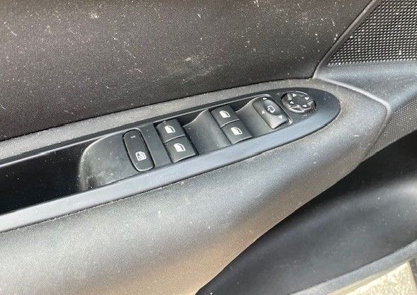 Zunanja slika - Citroën C4 - 1.2 PureTech 110 Feel.VELIK SERVIS.SAMO 103.000 KM - 5