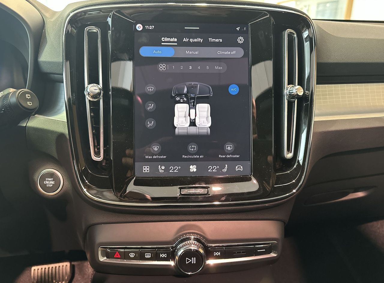 Zunanja slika - Volvo XC40 - B4 P Ultra Black Edition 3 leta garancije + 3 serv - 8