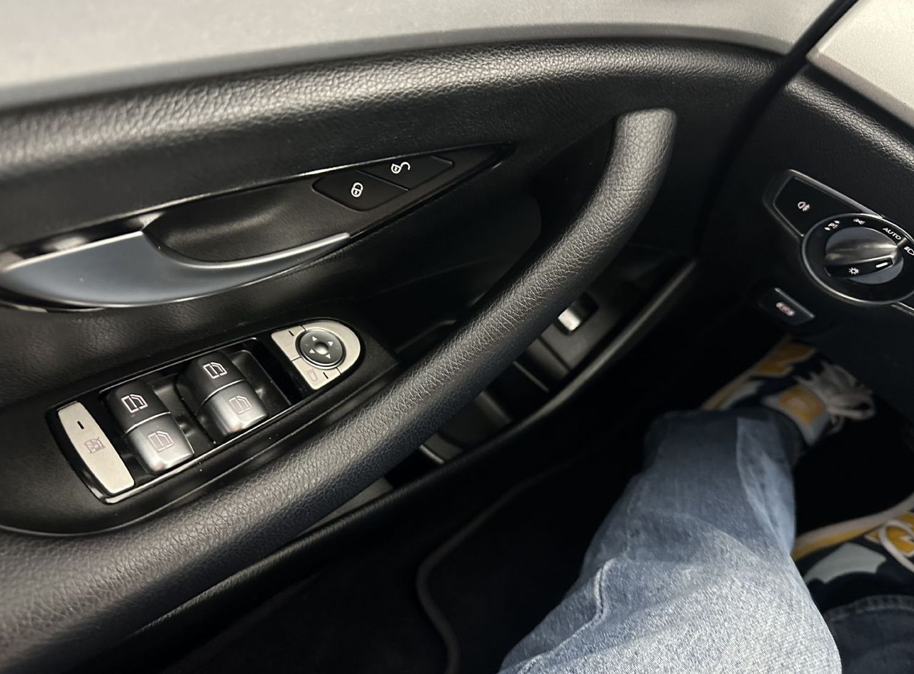 Zunanja slika - Mercedes-Benz E-Razred - AMG Line Avt. 220 AMG 4Matic.NEMŠKI.KAMERA.DIZEL - 17