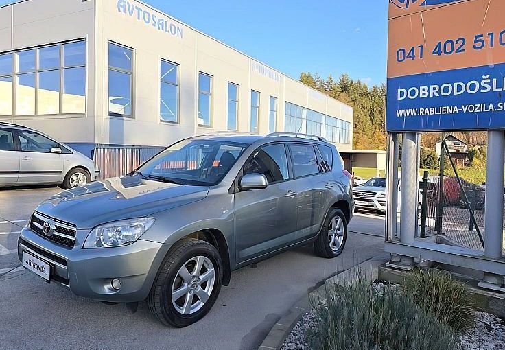 Zunanja slika - Toyota RAV4 - 2.2 D-4D 4WD ExecutiveTOOP STANJE  BREZ RJE... - 3