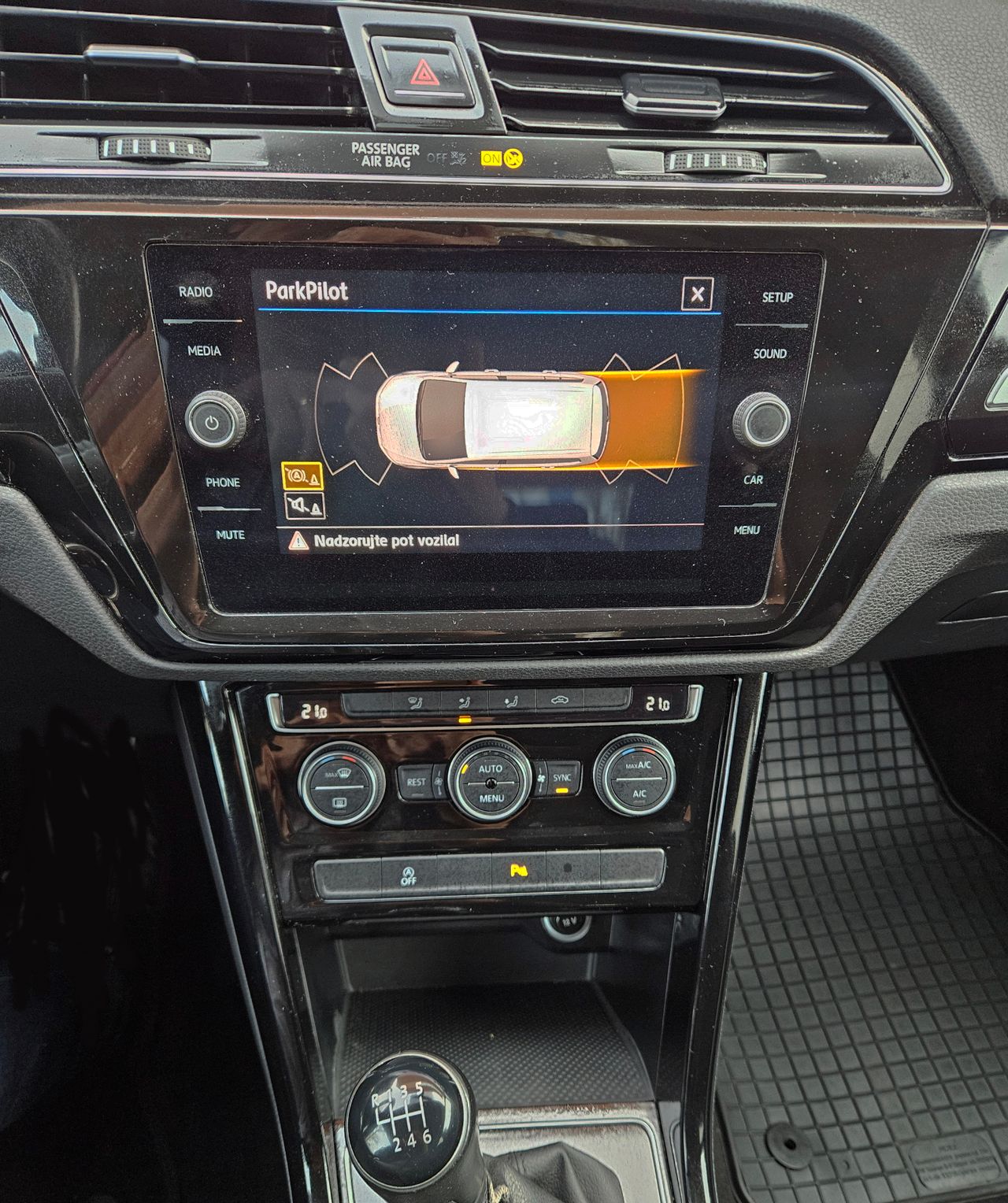 Notranja slika - VW Touran - 1,6 TDI BMT Highline - 10