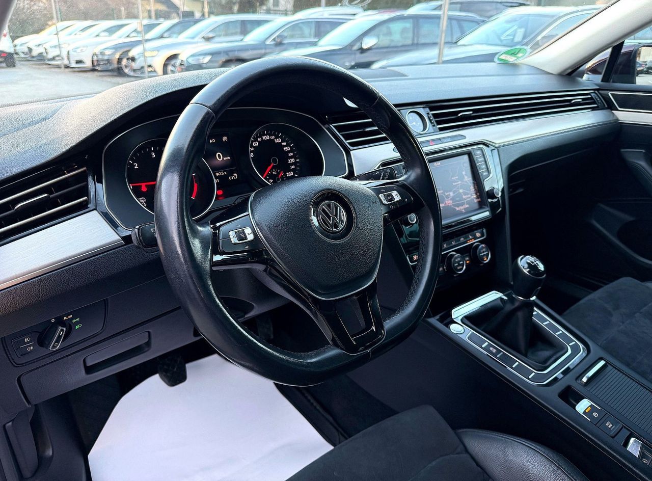 Zunanja slika - VW Passat - Variant 2.0 TDI BMT Highline LED NAVI USNJE KEYLESS ALU17 - 16
