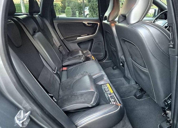 Zunanja slika - Volvo XC60 - D4 R-Design NAVI F1 VL. KLJUKA 1.LETNO JAMSTVO - 11