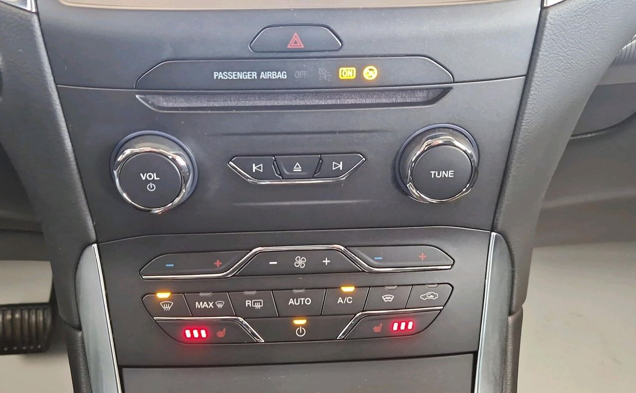 Zunanja slika - Ford S-MAX - 2.0 EcoBlue Titanium Aut.8-NAVI-DAB-KEYLESS-KAMERA - 16