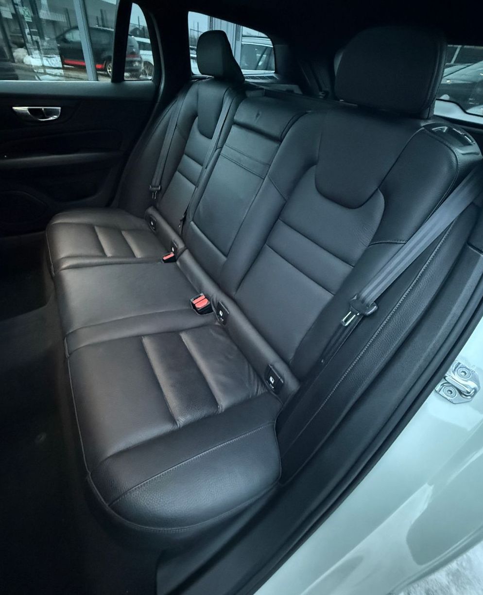 Zunanja slika - Volvo V60 - D4 PANO-FullLED-Usnje-KAM-Mkot-PDC-Gretje-KljukaDE - 18