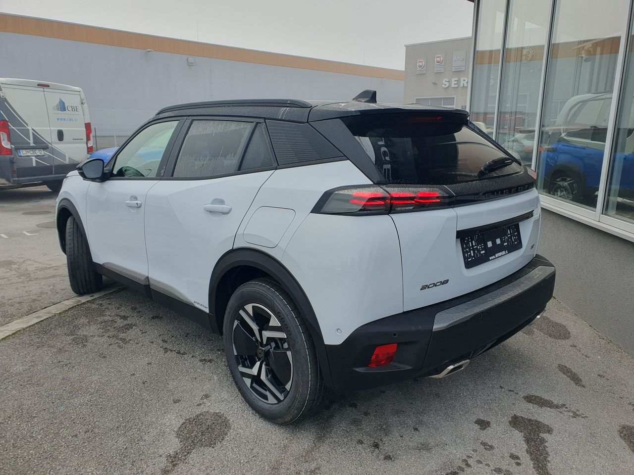 Zunanja slika - Peugeot 2008 - GT HIBRID 145 - 4