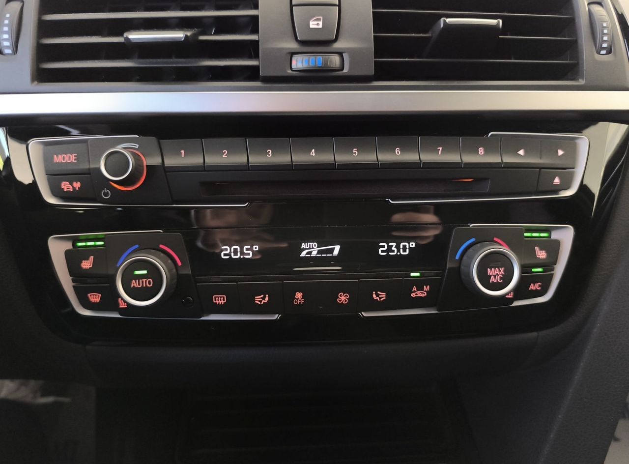 Zunanja slika - BMW Serija 3 - Touring: 318i AVT M SPORT-LED-USNJE-ŠPORTNI SEDEŽI-VIRTU - 18