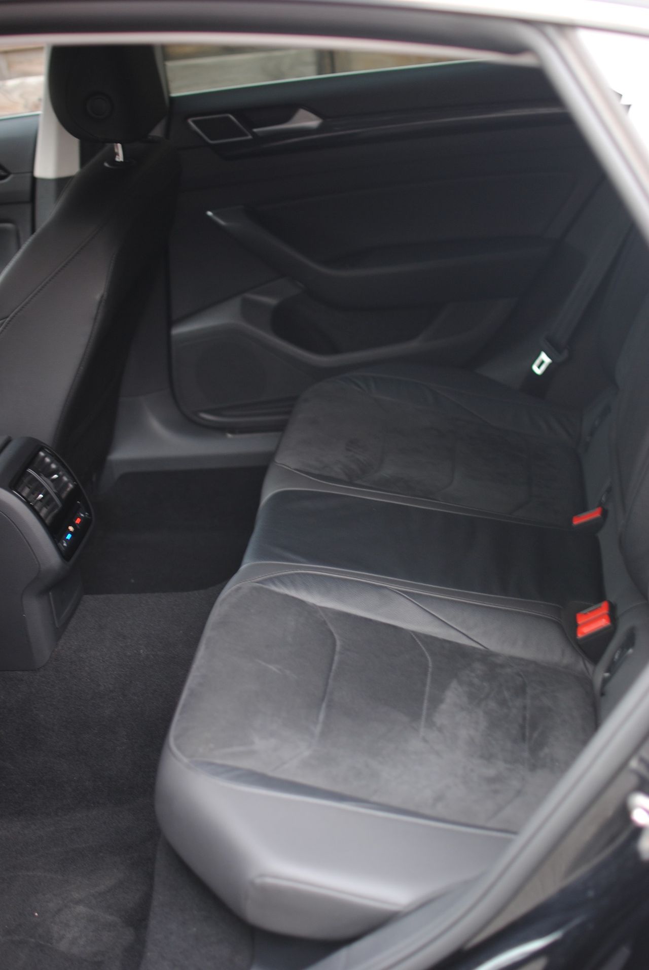 Notranja slika - VW Arteon - 2,0 TDI BMT Elegance DSG - 24