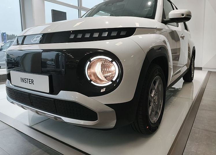 Zunanja slika - Hyundai Inster - 42 KWH TREND-GRETJE SEDEŽEV-APPLE-DAB-KAMERA-VIDEO - 1
