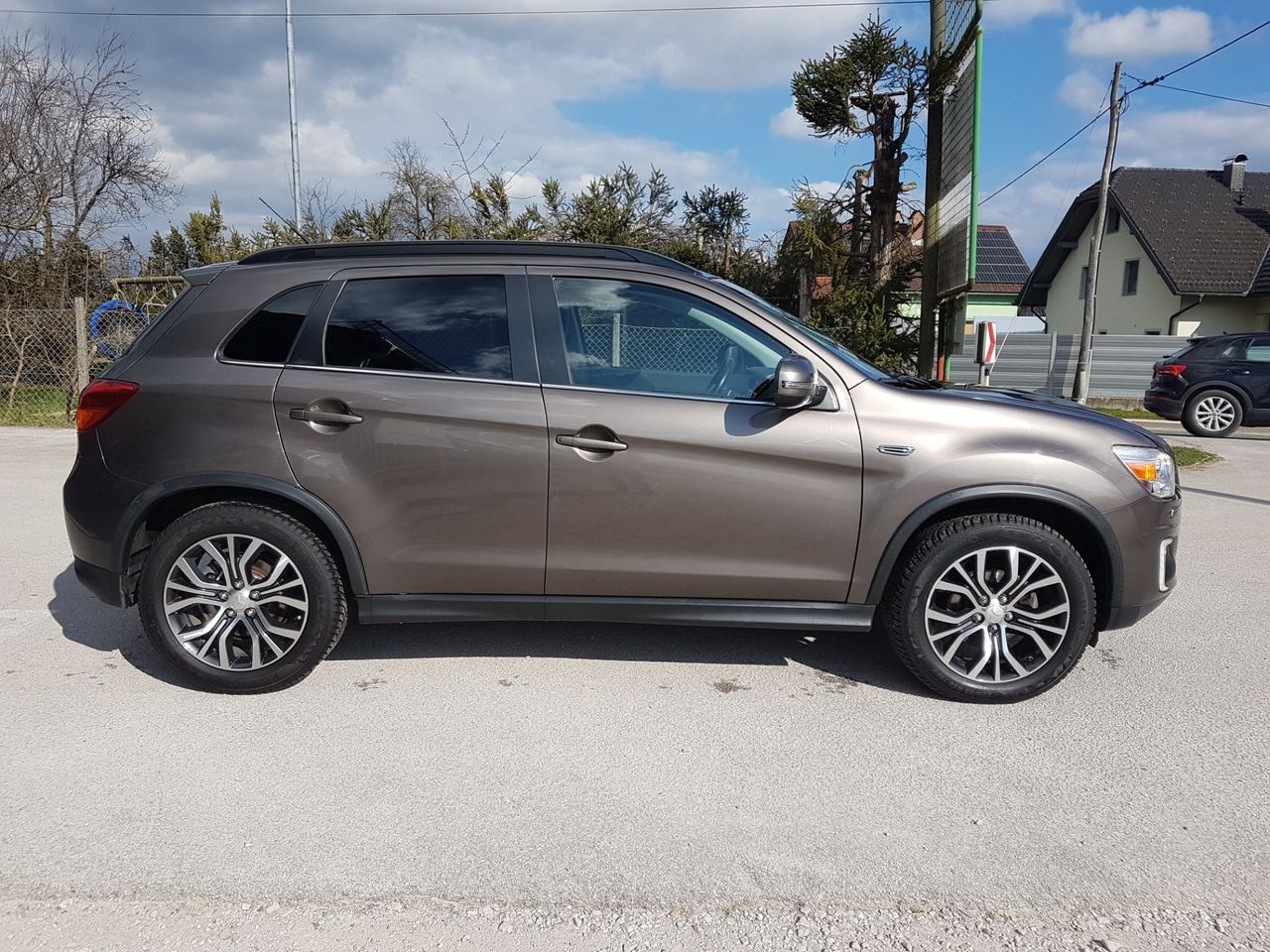 Zunanja slika - Mitsubishi ASX - 2.2 DID HP 4WD AUT. - 4