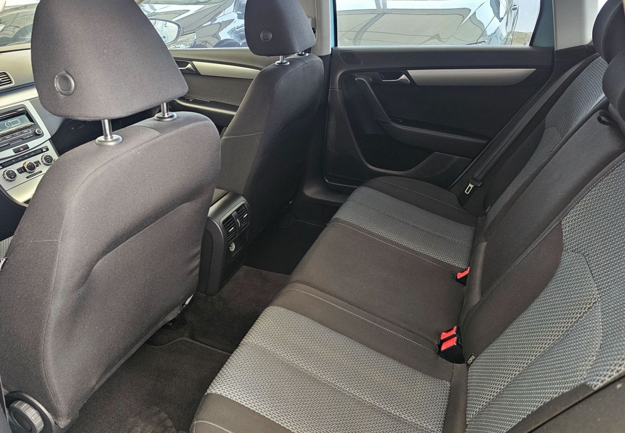 Zunanja slika - VW Passat - Variant 1.6 TDI-ODLIČEN-SERVISNA  KNJIGA-TEMPOMAT... - 10
