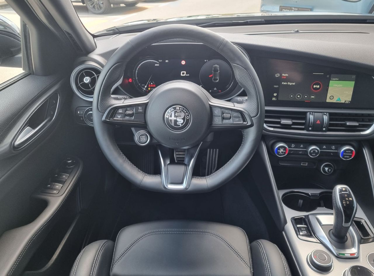 Zunanja slika - Alfa Romeo Giulia - 2.0 Turbo 280 Q4 Veloce - KOT NOVO - SAMO 9.022KM - 9