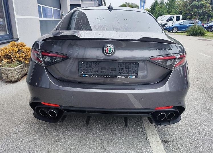 Zunanja slika - Alfa Romeo Giulia - 2.9 V6 Bi-Turbo 510 Quadrifoglio AT8 - 11