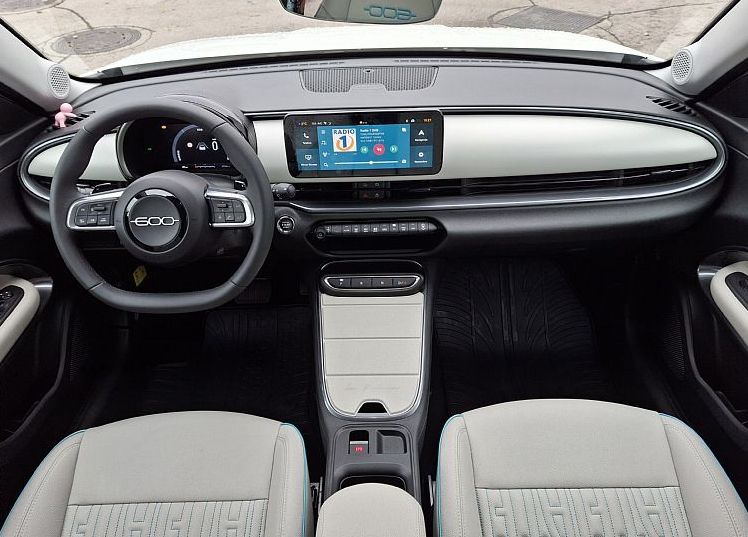 Zunanja slika - Fiat 600 - 1.2 T3 Hybrid E-DCT6 110 La Prima + ZIMSKE GUME - 7