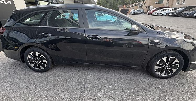 Zunanja slika - KIA Ceed - SW 1.5 T-GDi LX Champion+ MT - 2