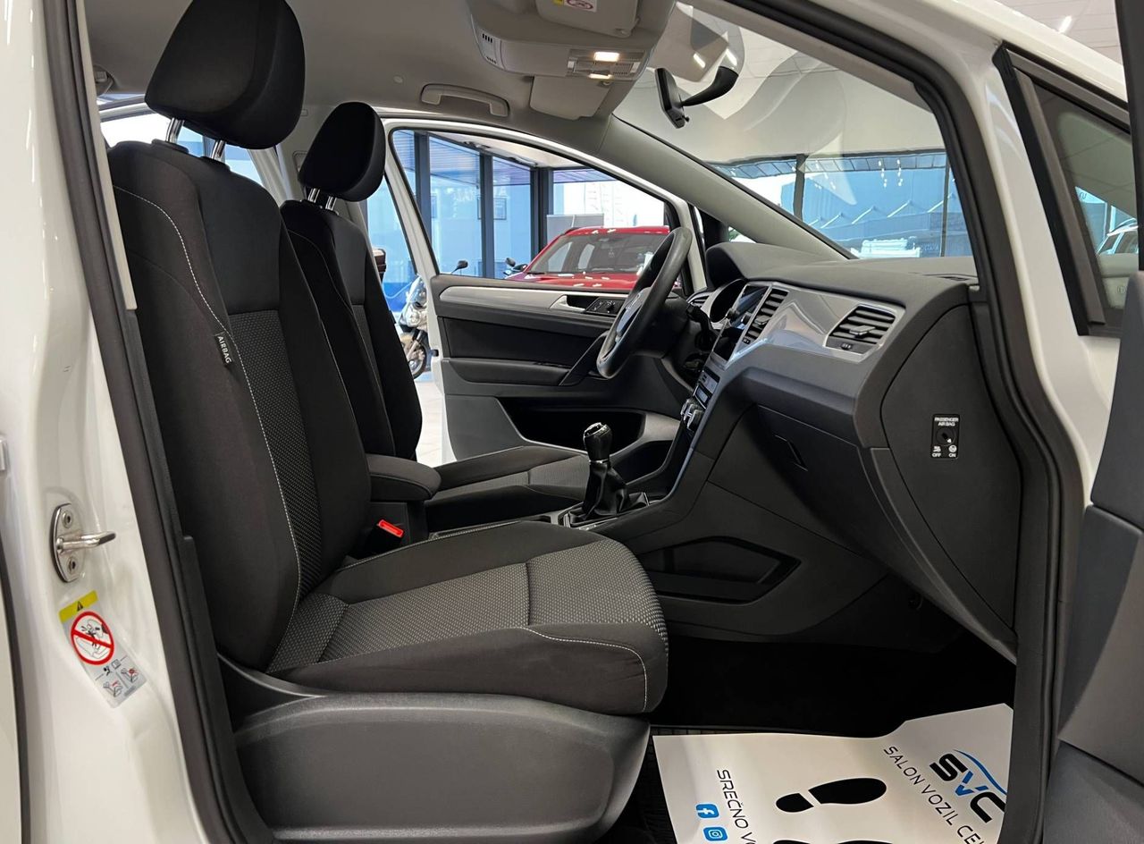 Zunanja slika - VW Golf - Sportsvan 1.0 TSI-JAMSTVO-SERVISIRAN-OBROK ŽE OD 160€ - 9