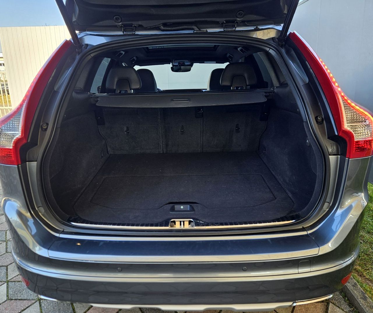 Zunanja slika - Volvo XC60 - D4 AUT. SIGNATURE +Xenon+ACC+Kamera +Pano+Usnje... - 13