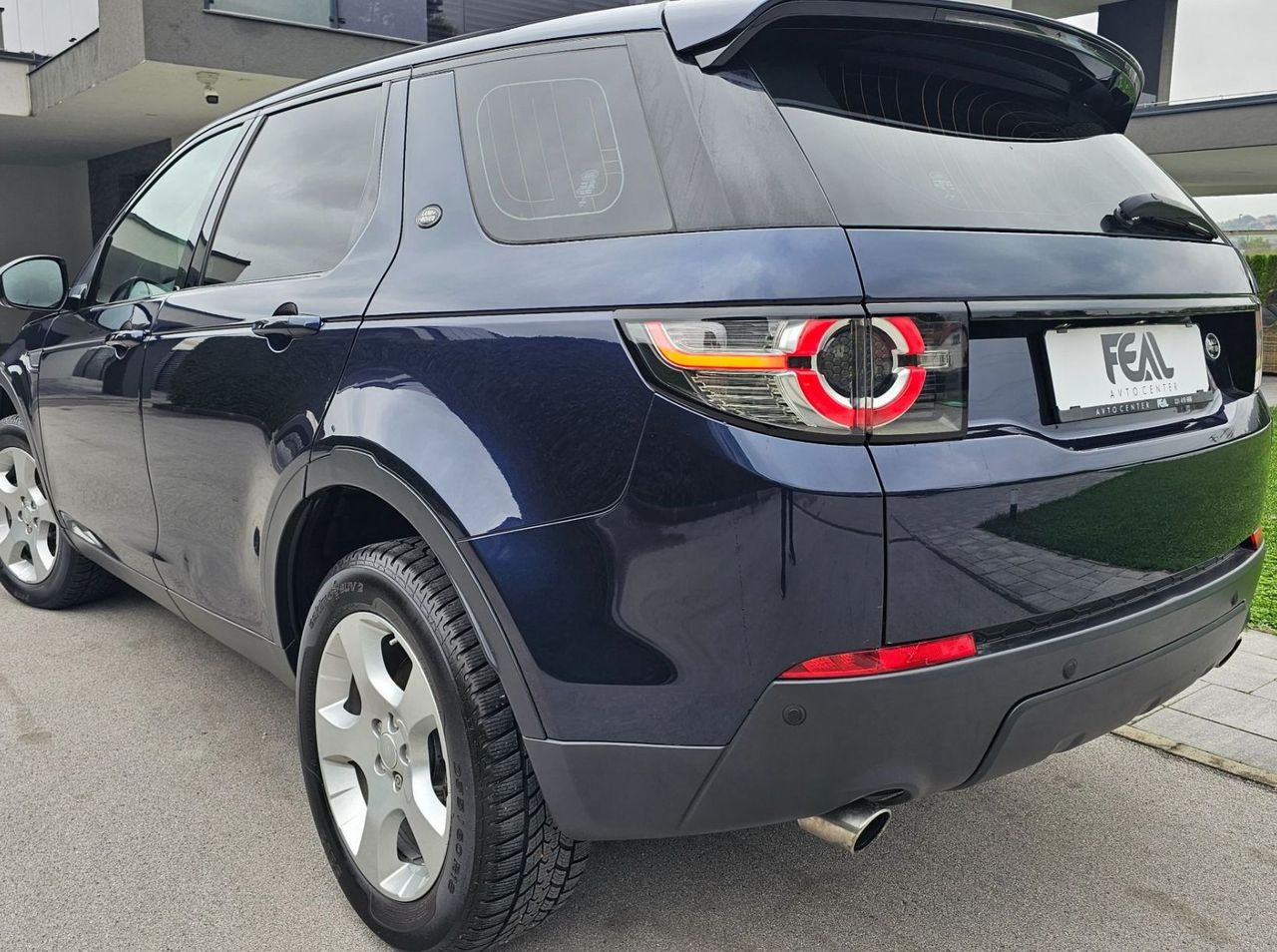 Zunanja slika - Land Rover Discovery Sport - 2.0TD4 HSE-KAMERA-NAVI-XENON-LED-TEMPOMAT - 3