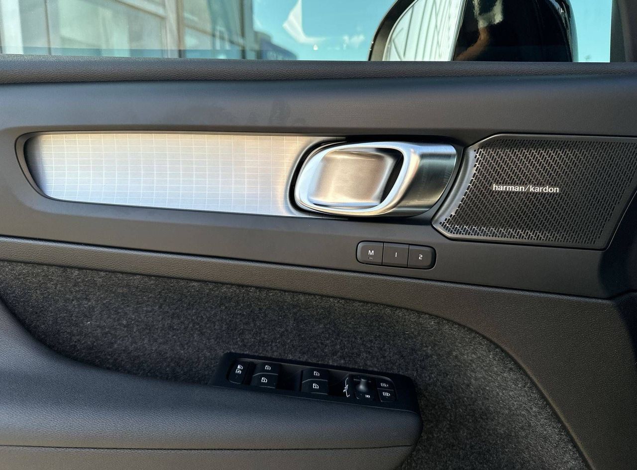 Zunanja slika - Volvo XC40 - B3 P Plus Dark AT DCT... - 13