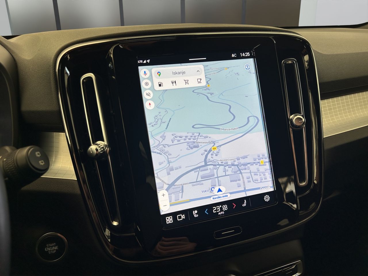 Zunanja slika - Volvo XC40 - B4P AWD Core Avt. - 16