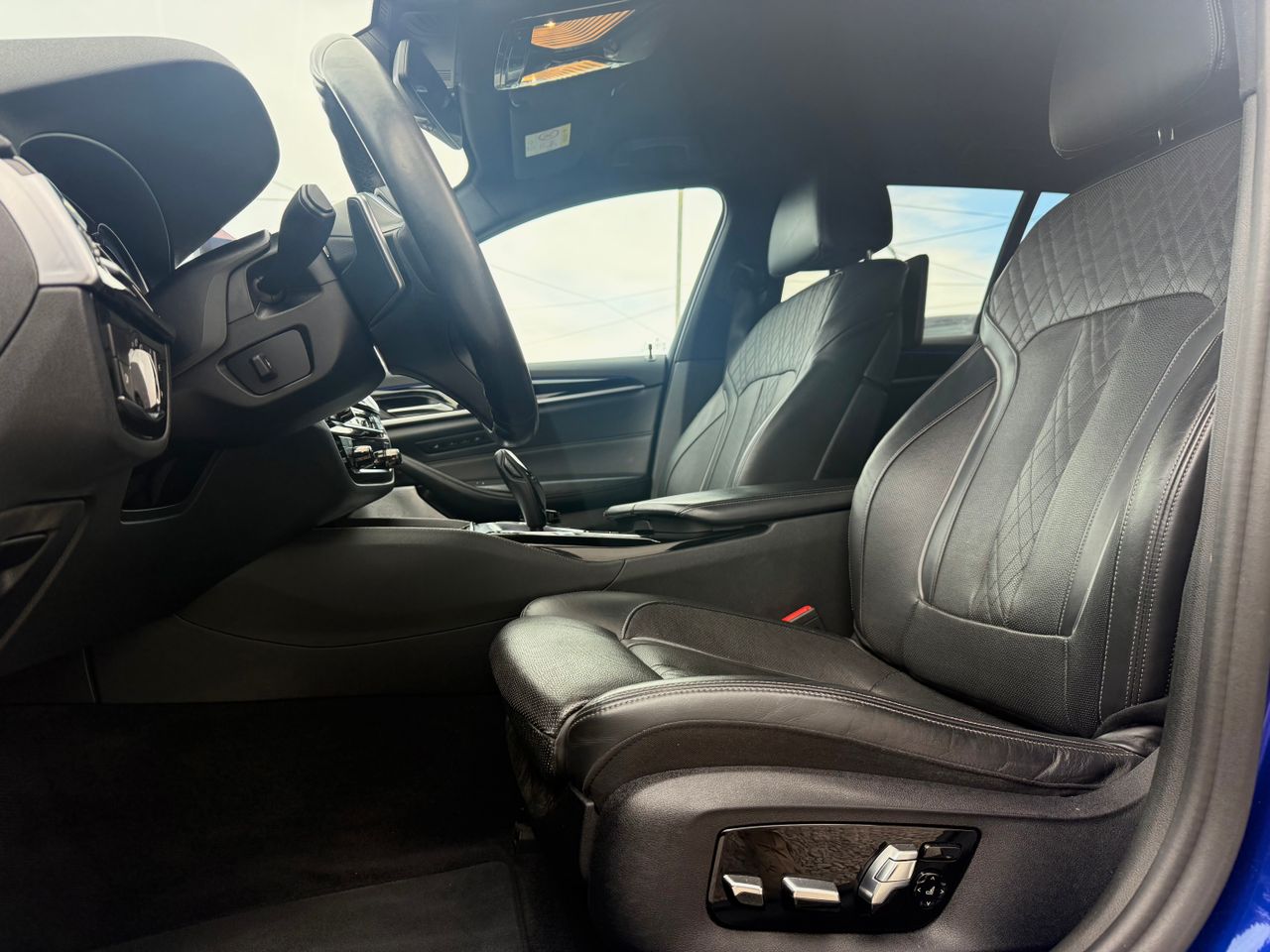 Notranja slika - BMW Serija 5 - M550d xDrive Avt. - 9
