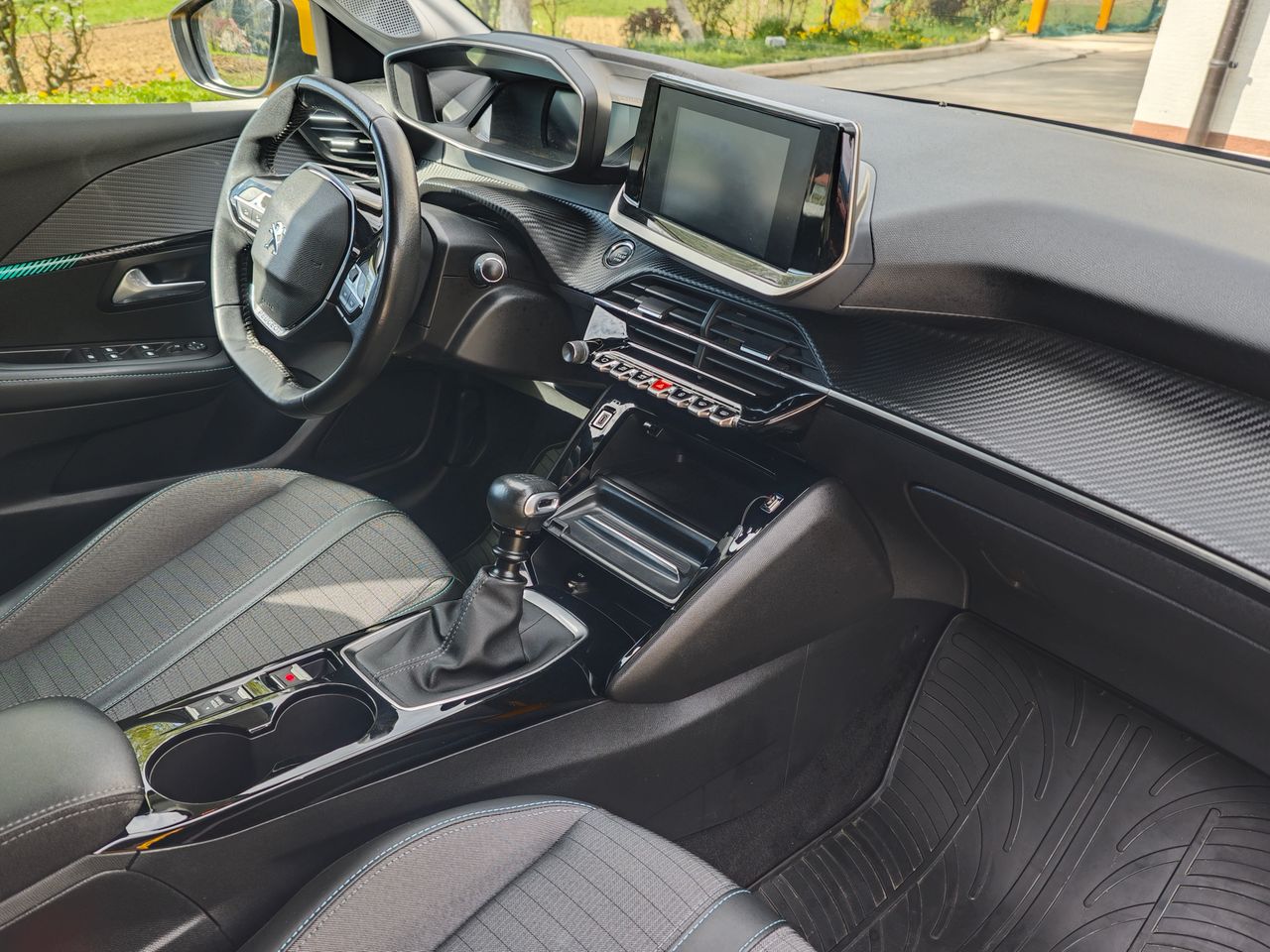 Notranja slika - Peugeot 208 - 1,2 PureTech 100 S&S Allure - 6