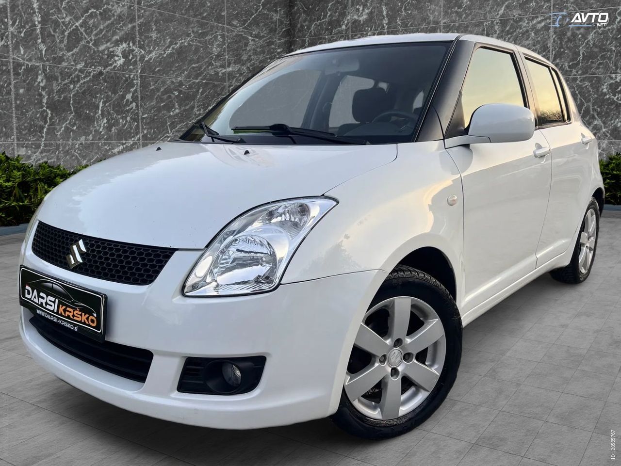 Zunanja slika - Suzuki Swift - 1.3 DELUXE DIG.KLIMA PERLA BELA SLOVENSKI ALU15 - 5