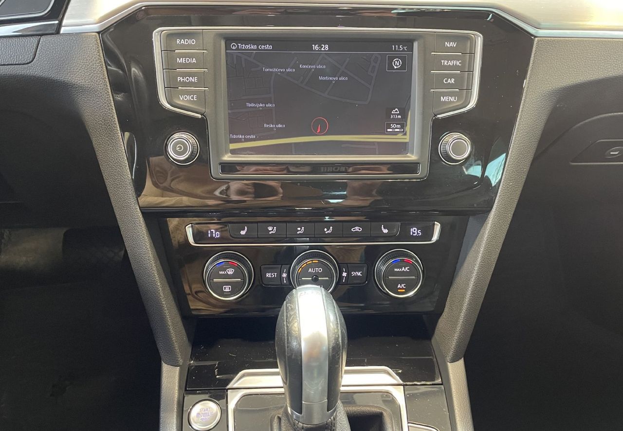 Zunanja slika - VW Passat - Variant 2.0TDI-HIGHLINE-NAVIGACIJA-RADAR-KAMERA-ALCANTARA - 13