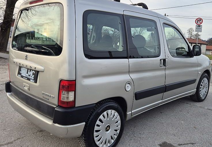 Zunanja slika - Peugeot Partner - Kombi STYLE 1.6 HDi 90 LEPO OHRANJEN - 6