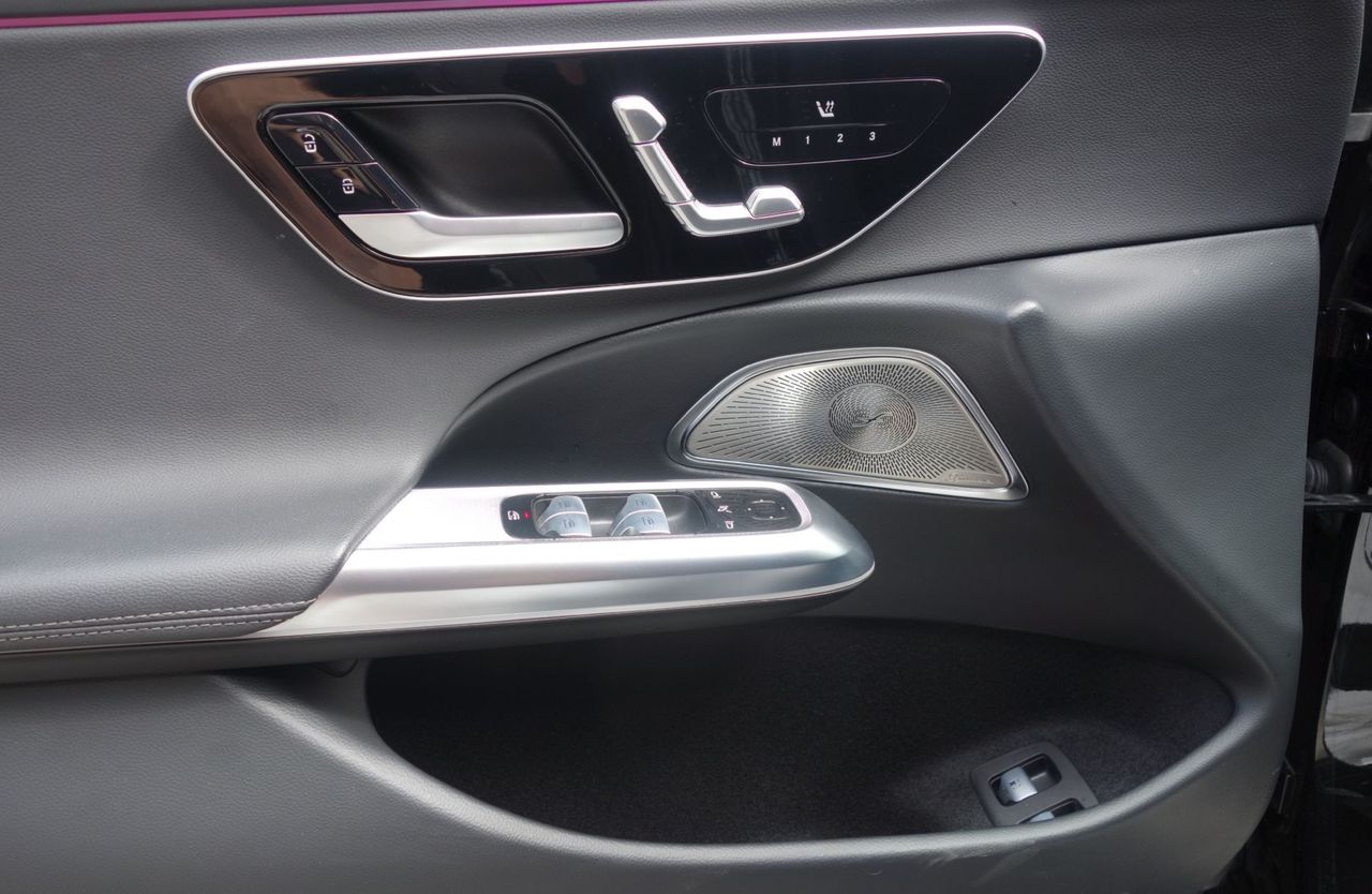 Zunanja slika - Mercedes-Benz E-Razred - E 300 e T AMG LINE- FIX OM - 4.99 - 9