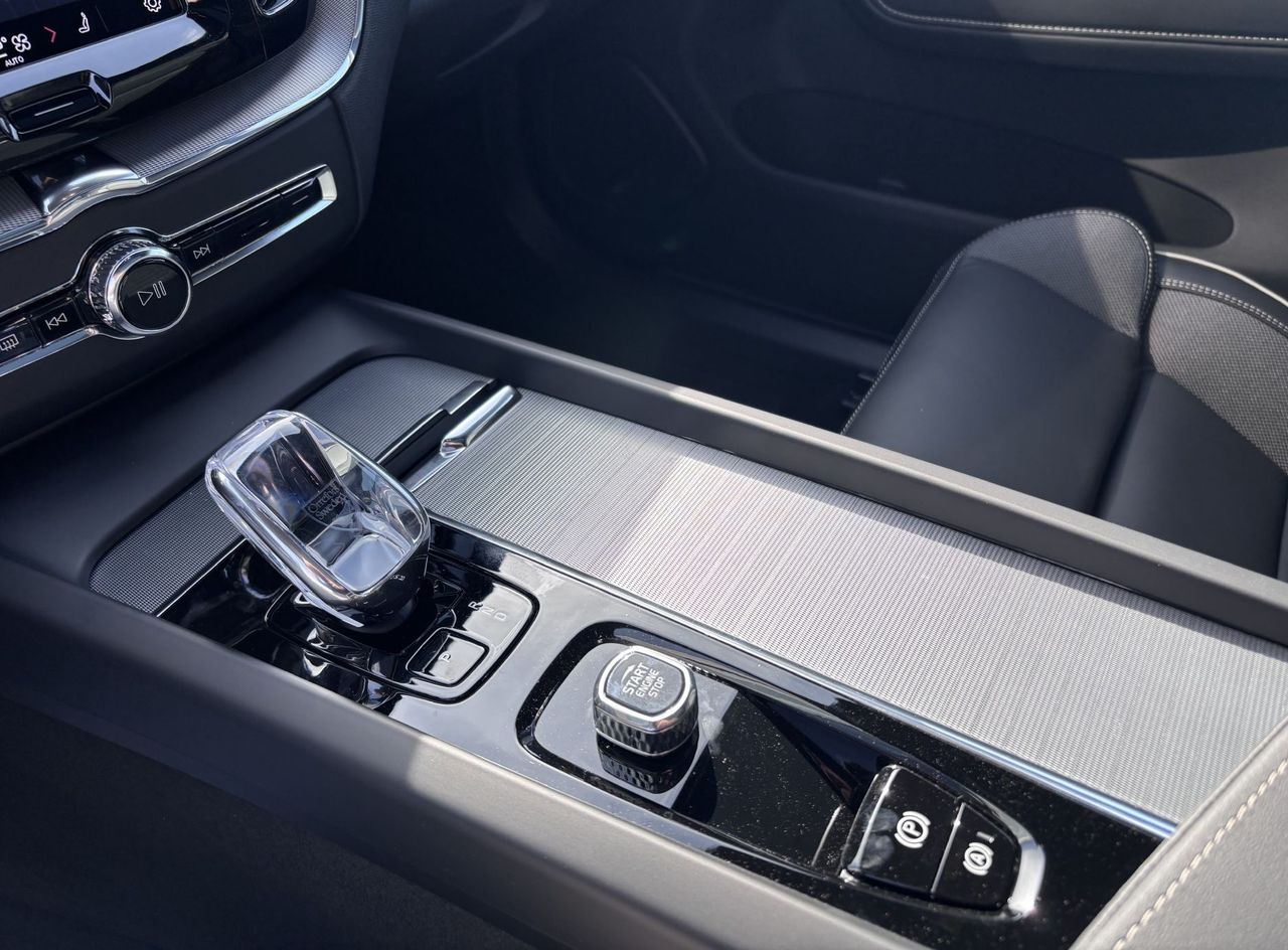 Zunanja slika - Volvo XC60 - B5  P  AWD Plus Dark - 12